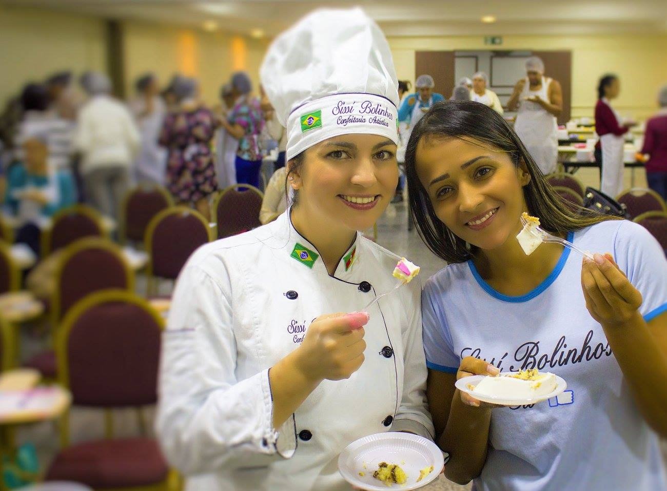 Aluno aprendendo técnicas de confeitaria