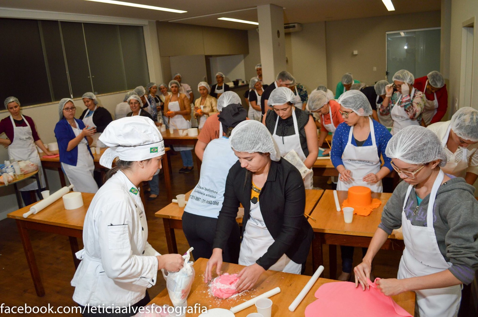 Aluno exibindo sua criação