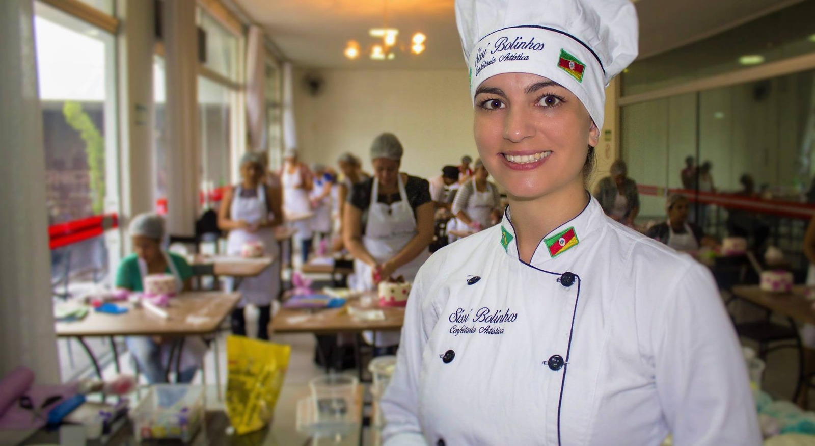 Aluno exibindo sua criação