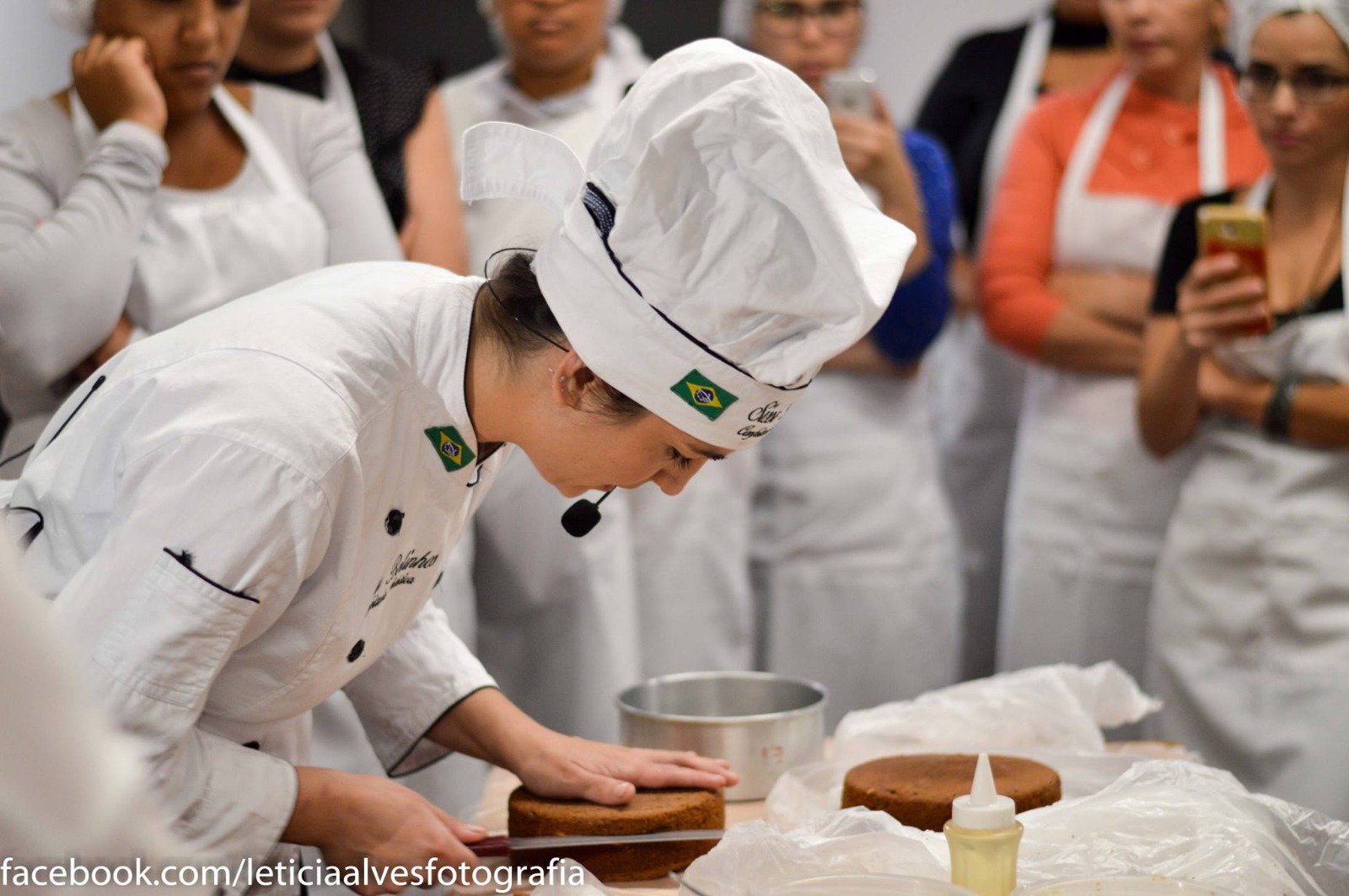 Aluno exibindo sua criação